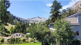Palisades Tahoe Lodge