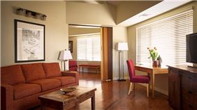 Suites at Palisades Tahoe Lodge, Olympic Valley 