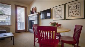 Suites view of Palisades Tahoe Lodge, Olympic Valley 