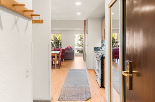 315 | Chill King Loft w/A/C–Pool, Tubs &Sleeps 6