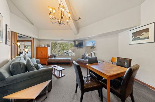 321 | Luxe Top Floor 1BD - A/C, Pool & Kitchen