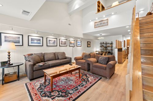 333 | Premium Loft Escape - A/C + Poolside Bliss
