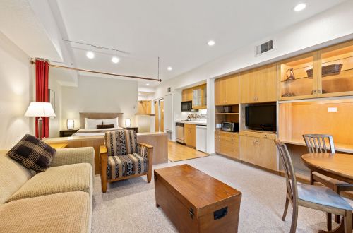 113 | Cozy Studio w/ A/C, Kitchenette, Pool & Spa
