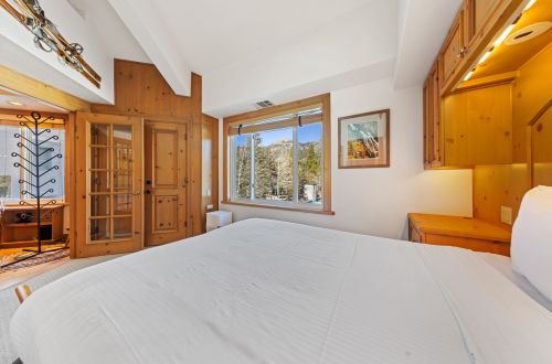 339 | Woodsy Top Flr 1BD Retreat Near Tubs w A/C
