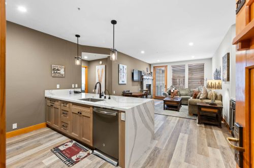 700 | Premium 2BD - King, Doubles, A/C + Pool
