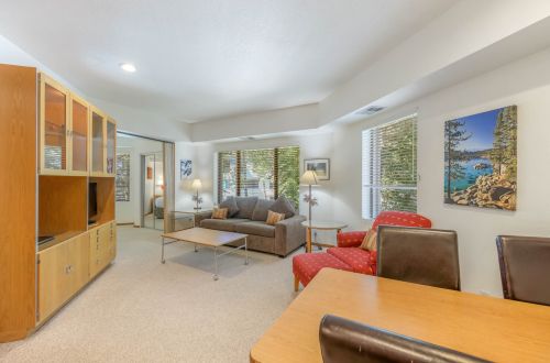 201  | Bright Corner 1BD w/ A/C, Kitchen & Views