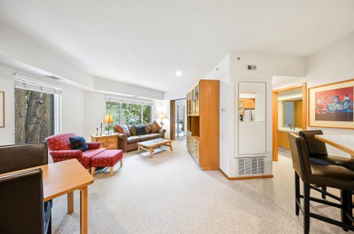 202  | Relax & Stay Awhile - King 1BD + Pool Fun
