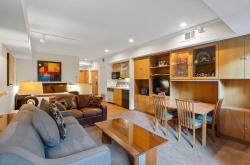 232 | Updated Studio w/AC! - Pool View + Parking