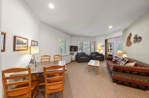 242  | Hike & Work Ready - Bright 1BD + Pool
